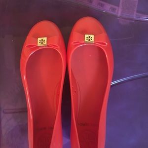 Authentic Tory Burch Bow Jellies in size 6
